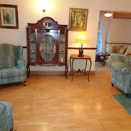 Redwood Bed & Breakfast 4*