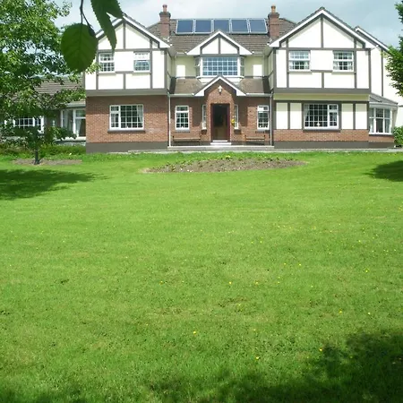 Redwood Bed & Breakfast 4*