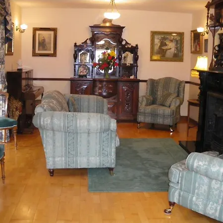 Redwood Bed & Breakfast 4*