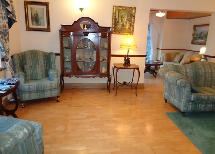 Redwood Bed & Breakfast 4*